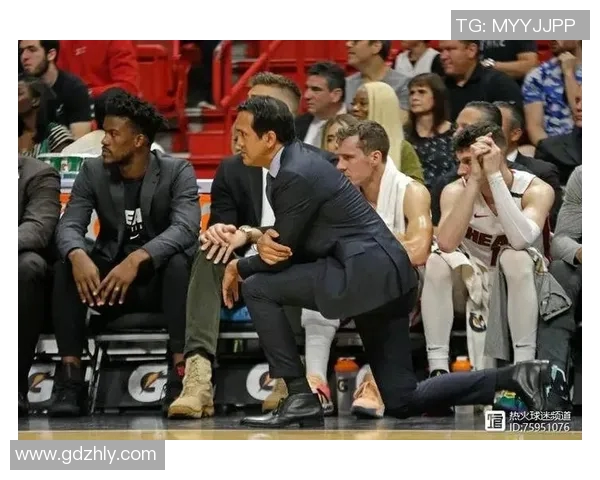 深圳羽毛球队个人能力争议引发热议球员表现与团队协作的深度探讨 深圳羽毛球队个人能力争议引发热议球员表现与团队协作的深度探讨