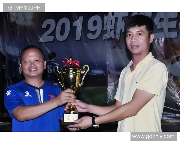 高档足球明星水晶相框精美设计完美呈现运动激情与荣耀瞬间